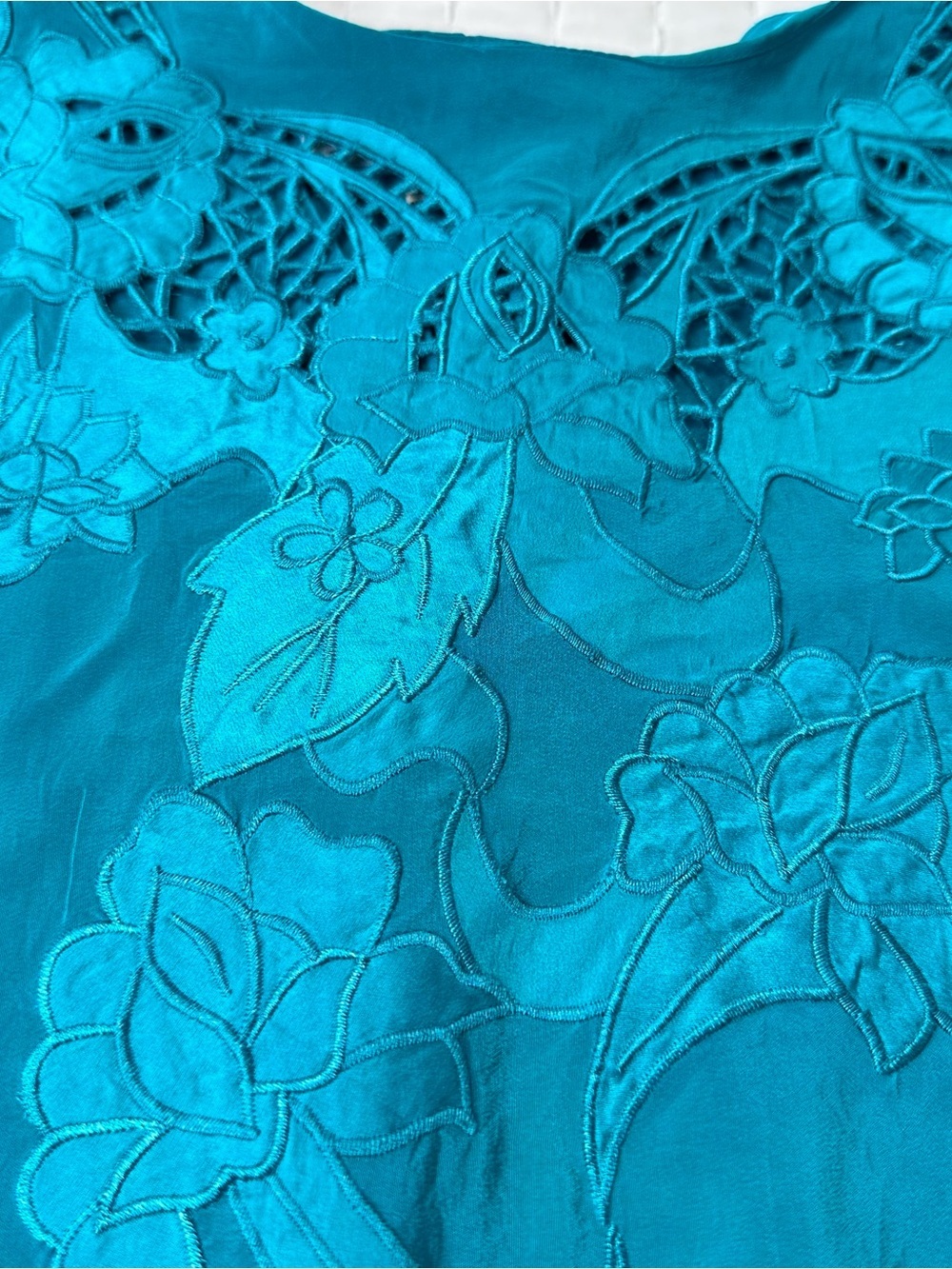 Vintage 80s 100% Silk Green Long-Sleeve Embroidered Waist Pleat Cutout BackDress - Picture 10 of 16